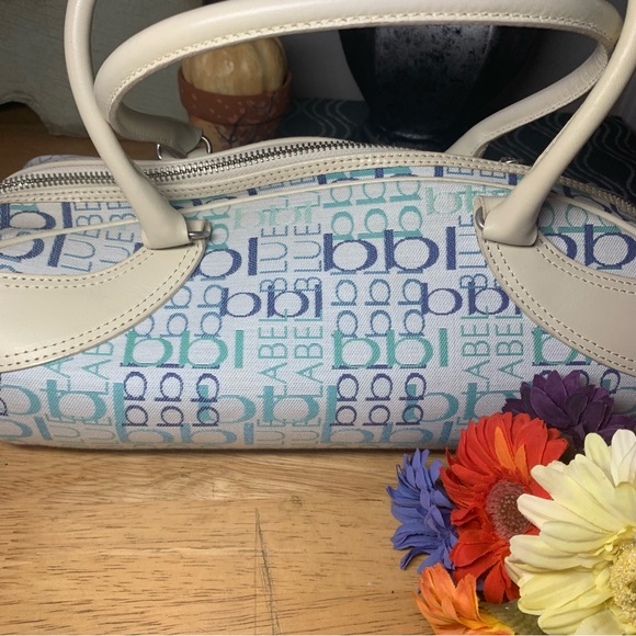 Pre Owned Burberry Cream and Blue Bag Elegant Design - Picture 1 of 14